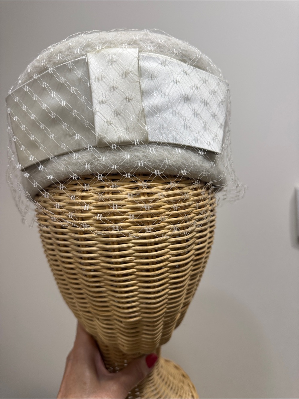 Vintage MCM 1950s Hudson Bay Cream Wool Felt Pillbox Hat with Birdcage Veil Bow